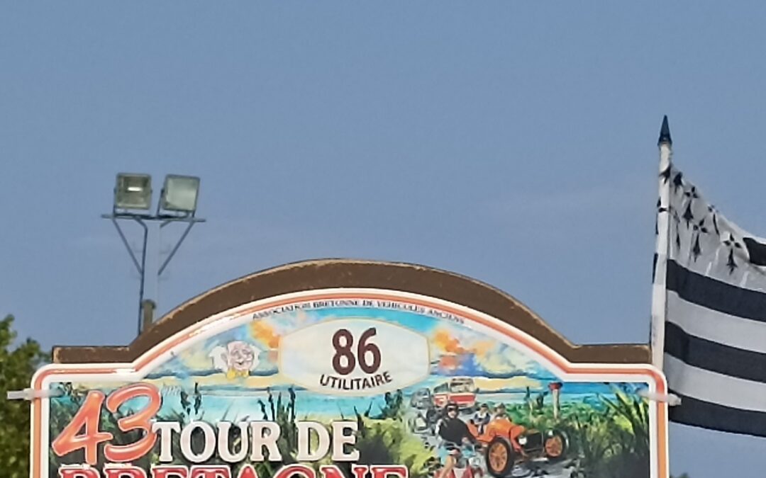 Au départ du 43ème tour de Bretagne des véhicules anciens !