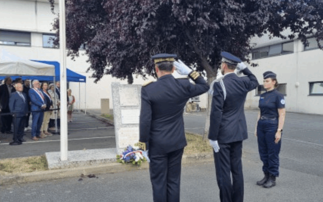 À la cérémonie d’hommage à la police nationale