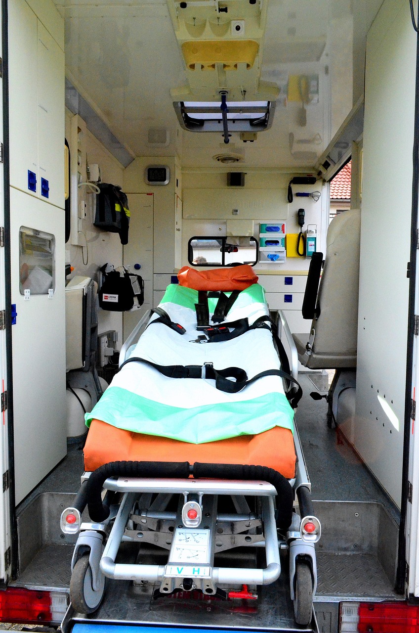 ambulance-1666012_1280 arbre de vie en hommage aux donneurs d’organes