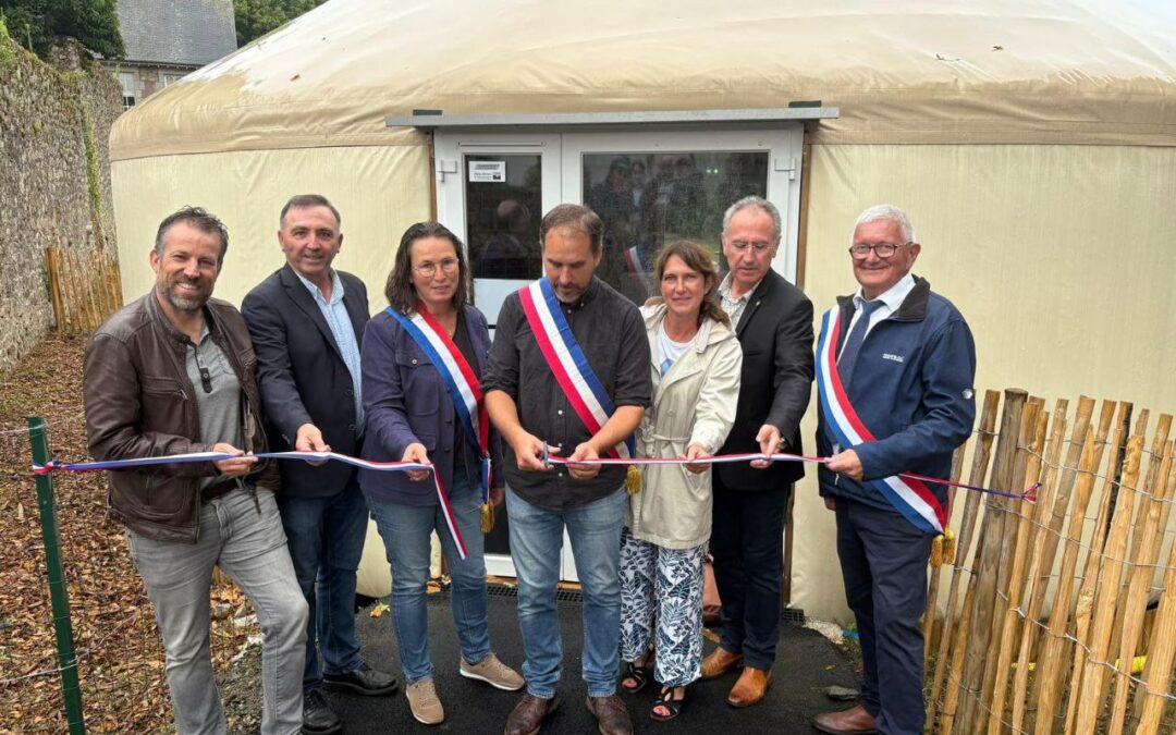 À l’inauguration de la yourte de l’école Maria Chevalier sur la commune de Mellionnec