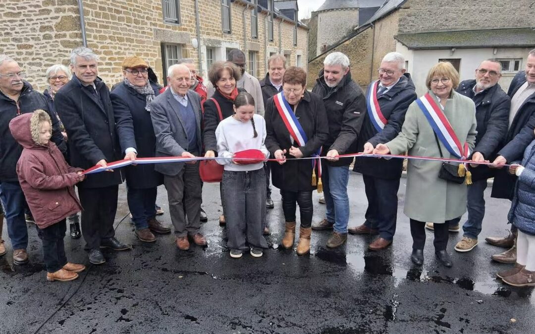 Inauguration aux côtés de Françoise Hede maire de Tréfumel de quatre nouveaux logements